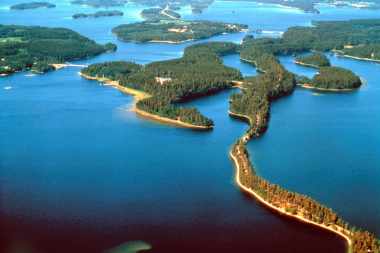 Seen und Wälder Finnlands
