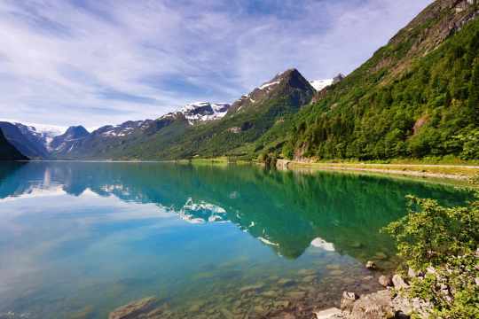 Olden Lake, Briksdalsbreen