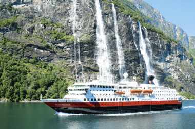 Bergen-Kirkenes inkl. Charter- und Linienflug zum Spezialpreis
