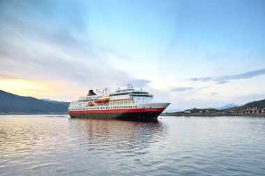 Sommerspezial Bergen - Kirkenes - Bergen mit Flug nach/von Bergen