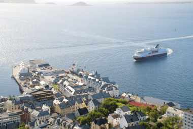 Hurtigruten-Frühlings-Spezial Bergen-Kirkenes-Bergen, Flug nach / von Bergen