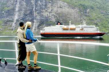 Hurtigruten-Frühlings-Spezial Kirkenes-Bergen, Flug nach Kirkenes/ von Bergen